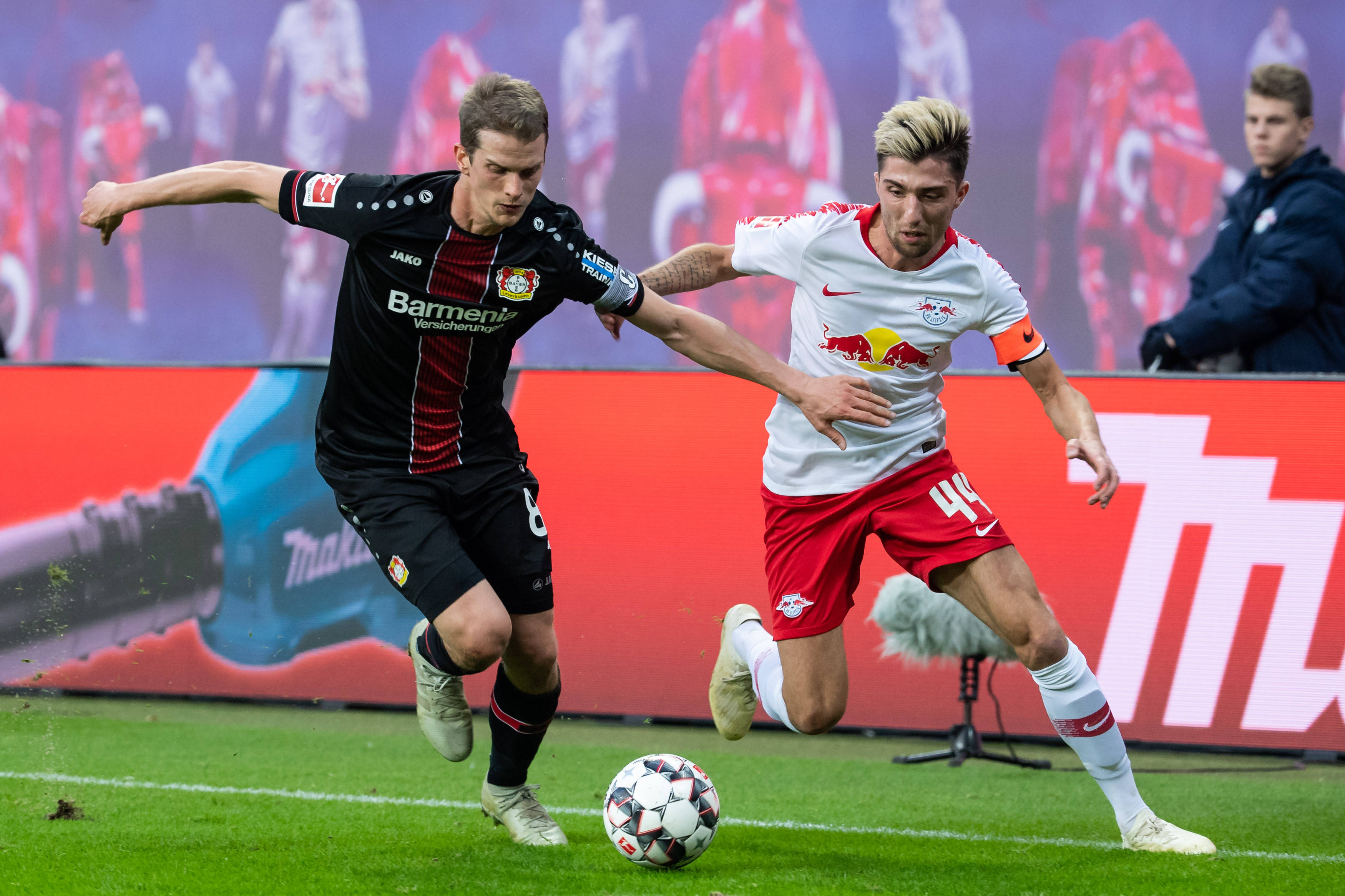 -关于荷甲赛后走向成谜，勒沃库森临场应变，气氛紧张，身体对抗强度拉满的信息