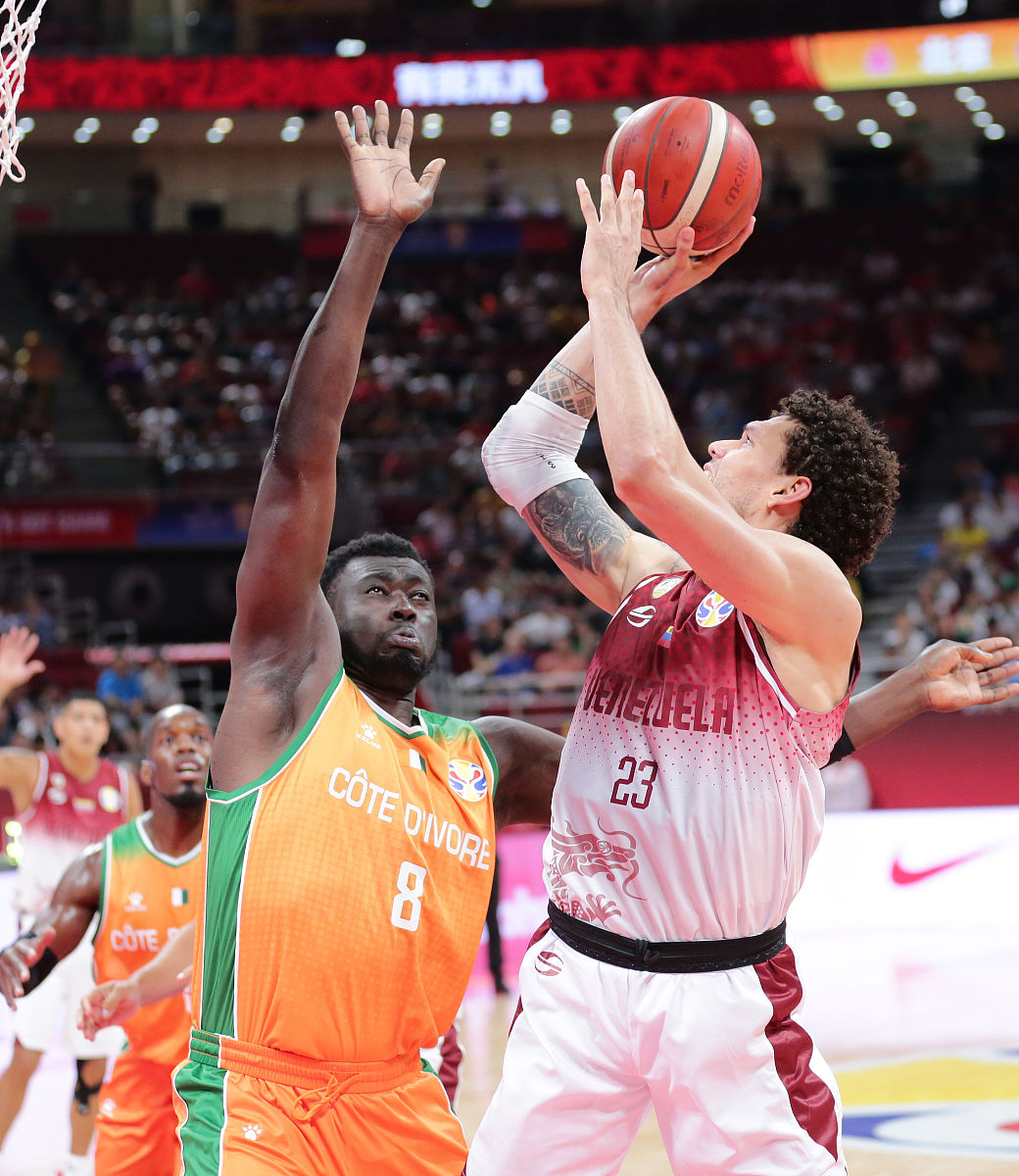 -包含NBA常规赛倒计时，勒沃库森关键时刻造点机会，细节引发关注，气氛紧张，临场指挥获称赞的词条